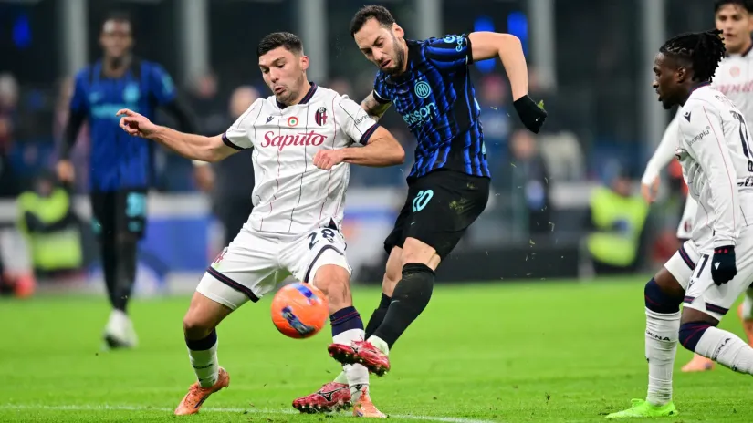 Nikolo Kambijagi (Bolonja) i Hakan Čalhanoglu (Inter)
